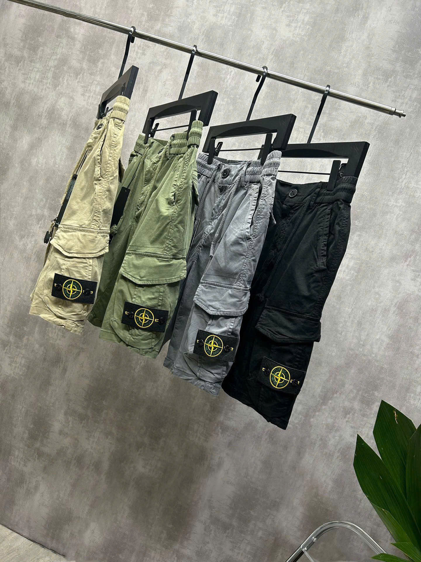 스톤아일랜드 나침반 포켓 로고 남성 반바지