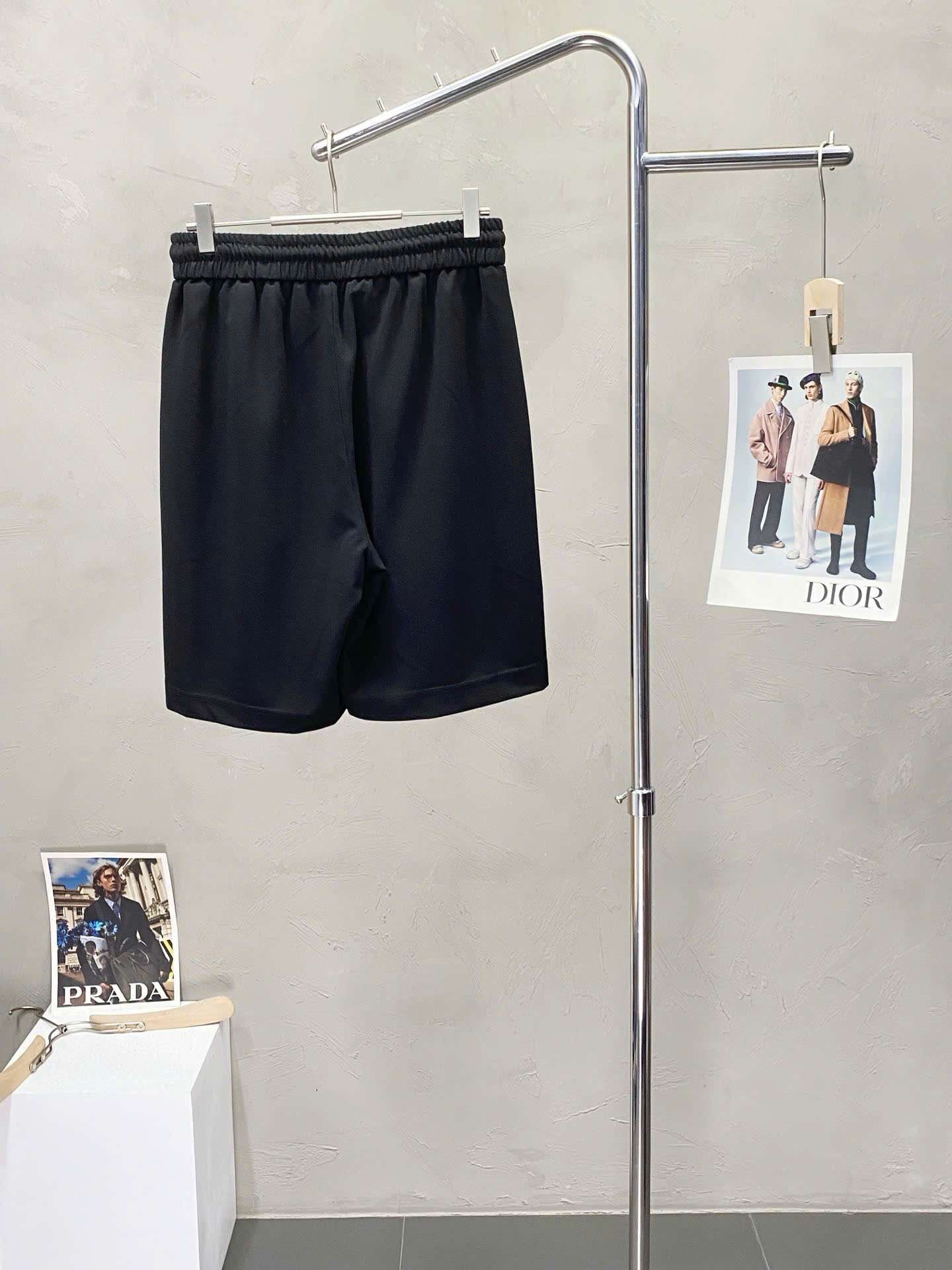 프라다 삼각 로고 남성 블랙 반바지