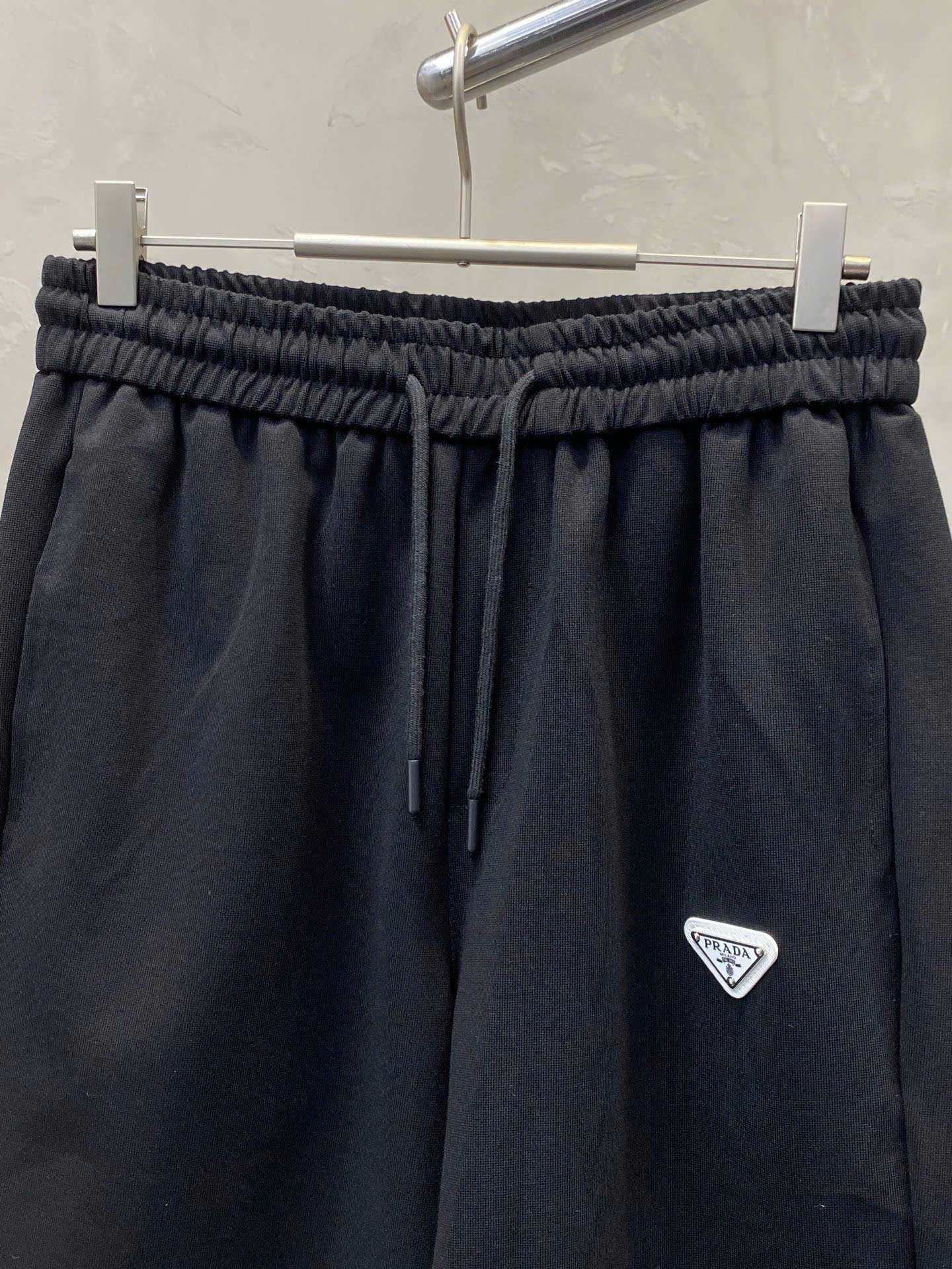 프라다 삼각 로고 남성 블랙 반바지