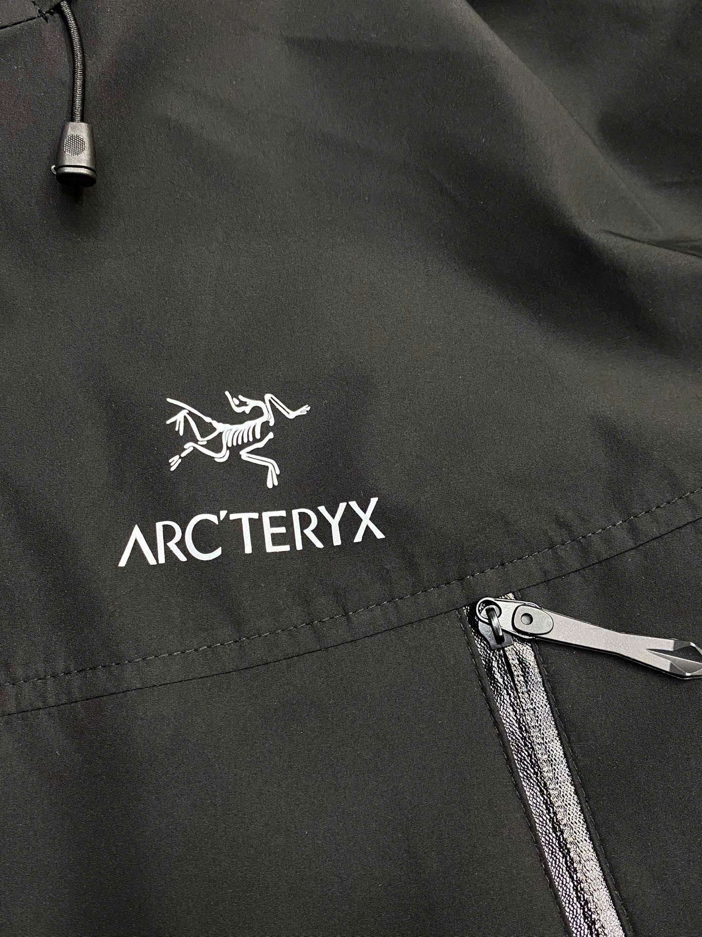 아크테릭스 가슴 로고 남성 자켓