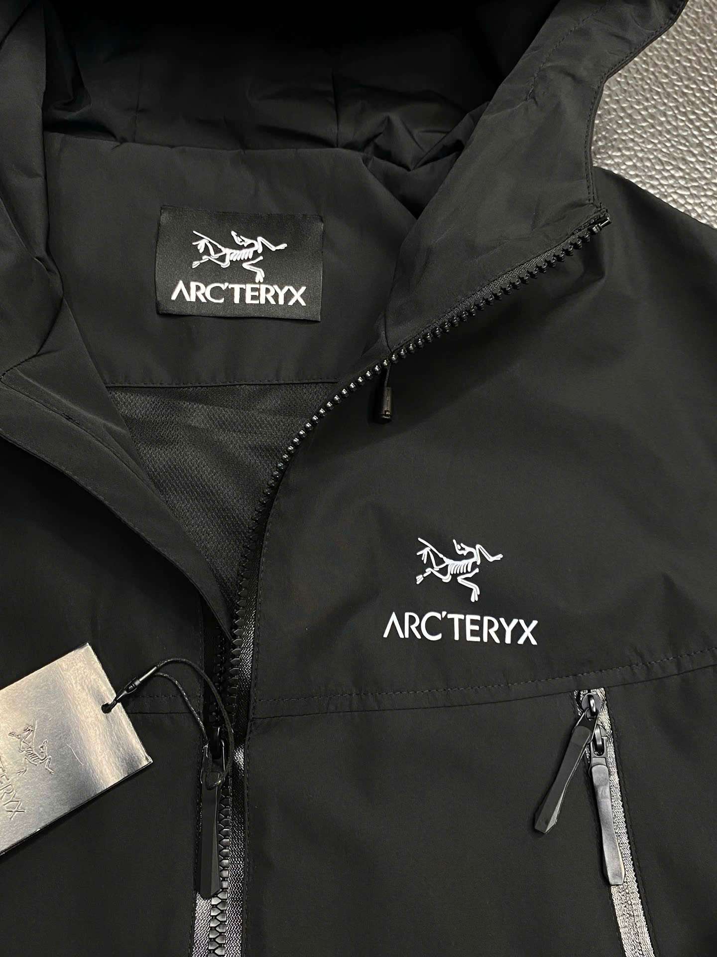 아크테릭스 가슴 로고 남성 자켓