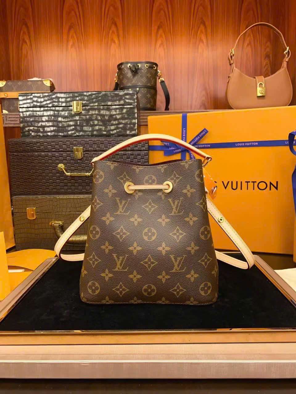 루이비통 NEONO 여성 가방