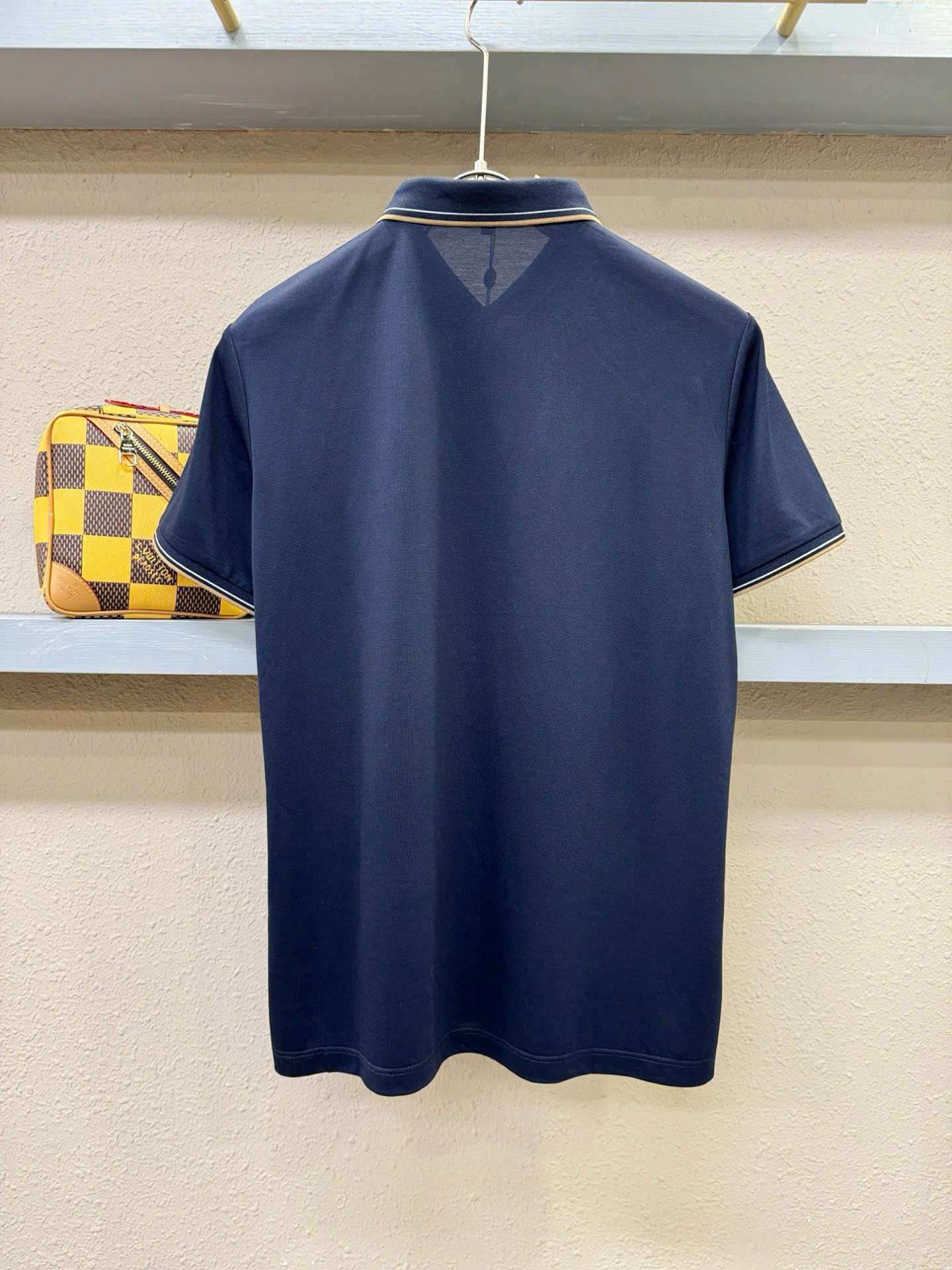 몽클레르 가슴 로고 남성 반팔티 (2컬러)