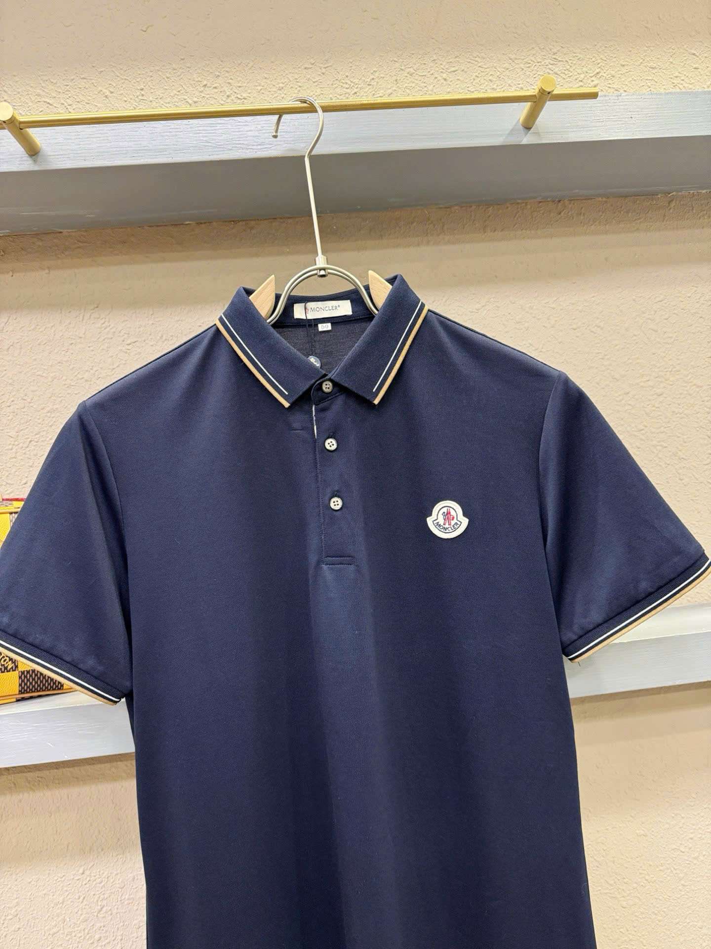 몽클레르 가슴 로고 남성 반팔티 (2컬러)