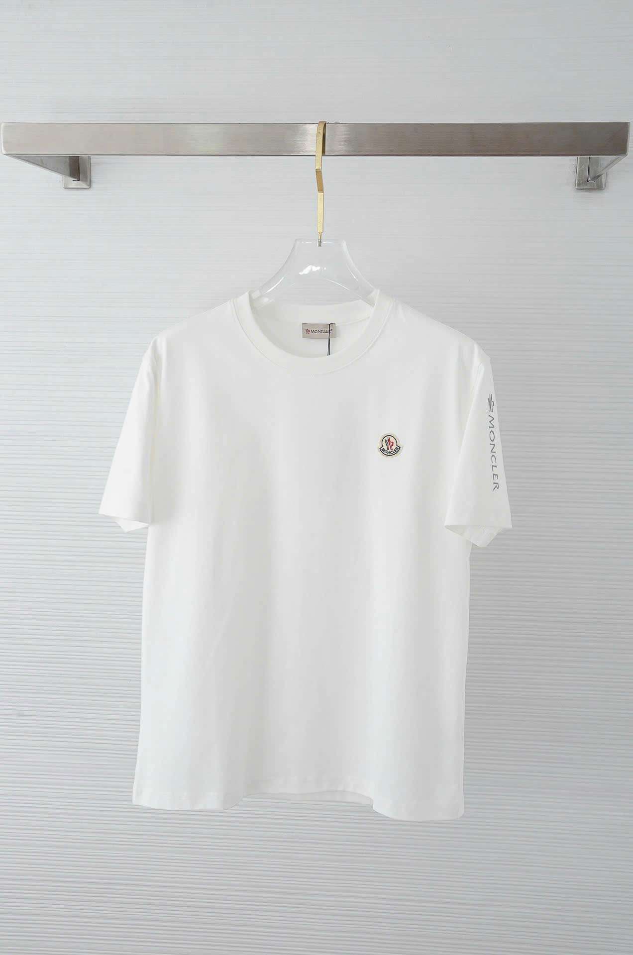 몽클레르 가슴 & 소매 로고 남성 반팔티 (2컬러)