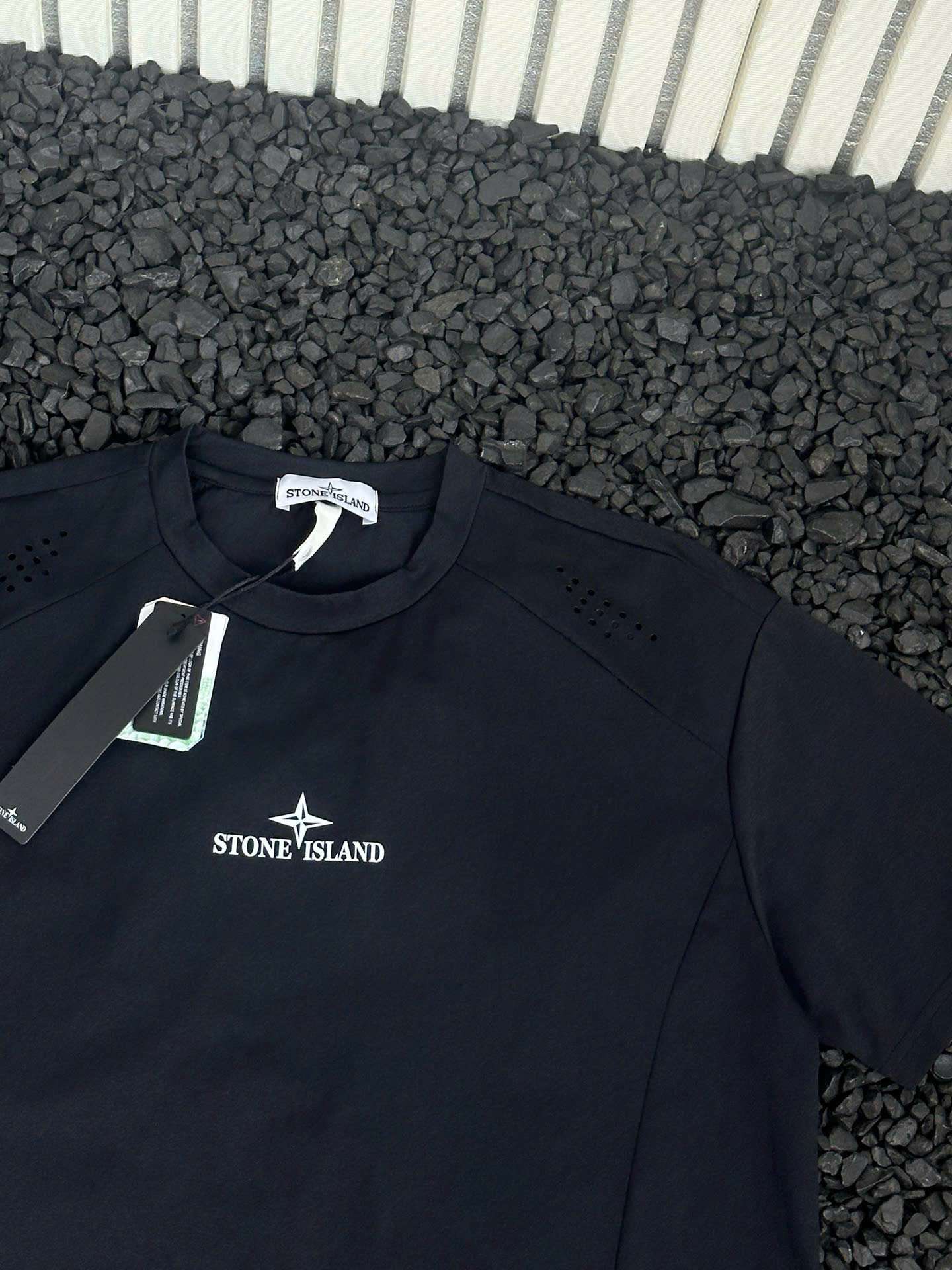 스톤아일랜드 가슴 로고 남성 반팔티 (2컬러)