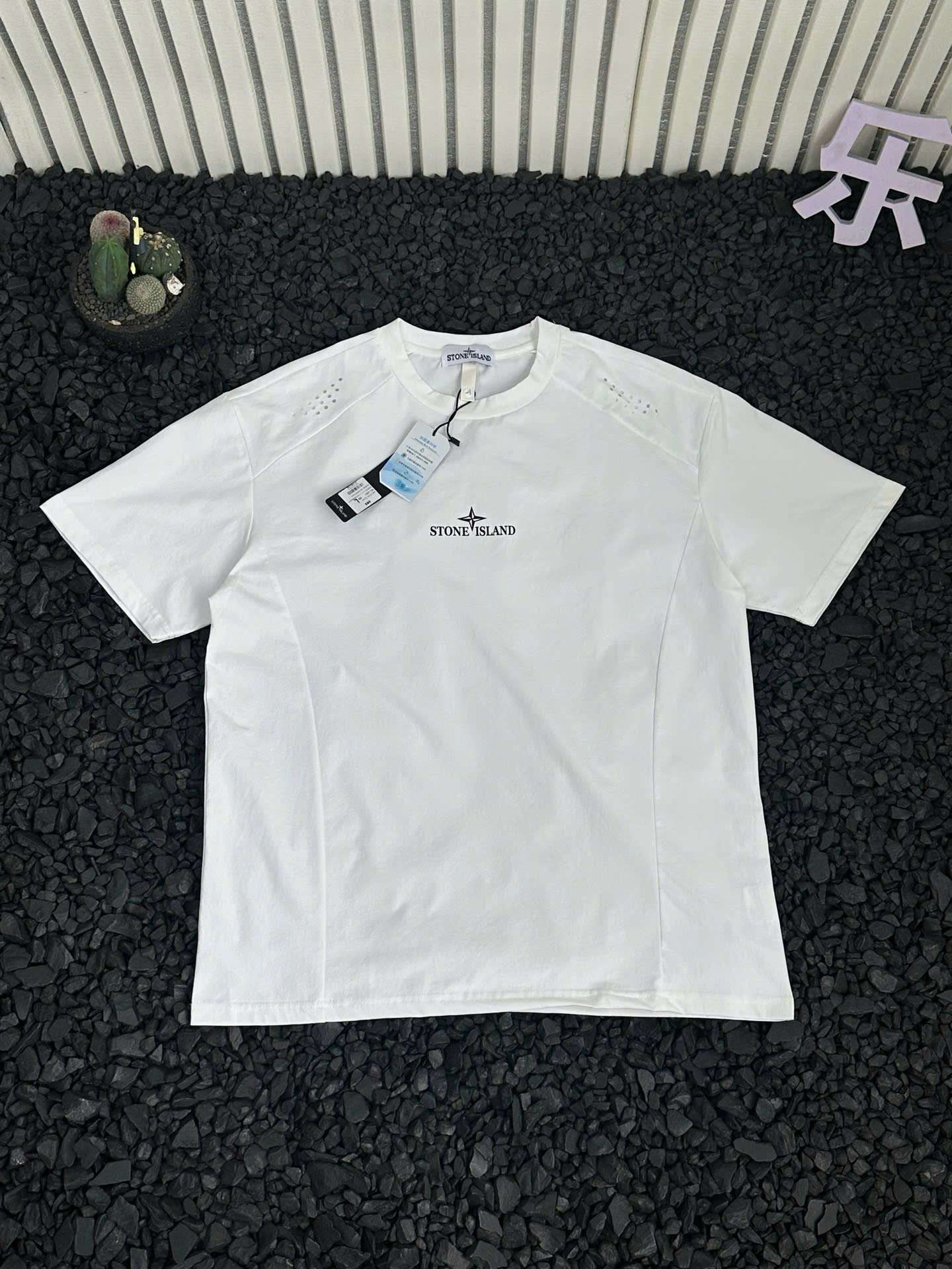 스톤아일랜드 가슴 로고 남성 반팔티 (2컬러)