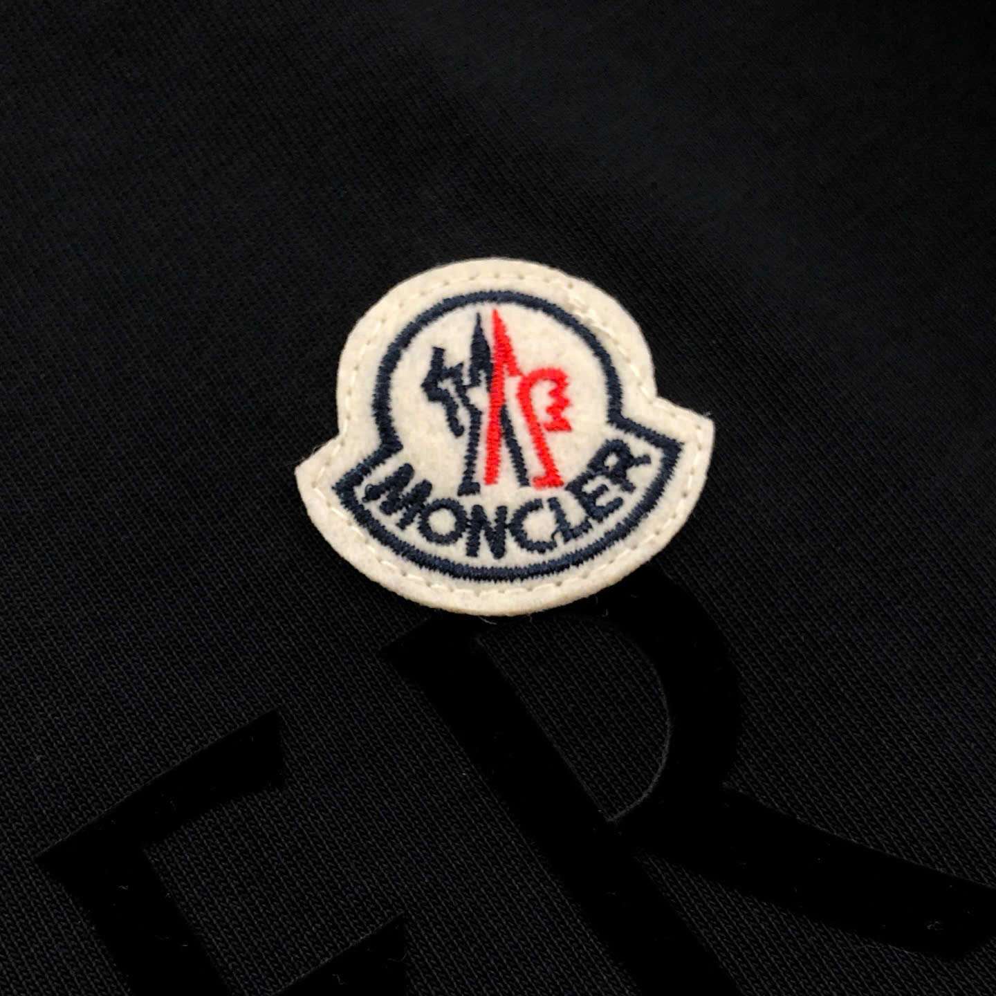 몽클레르 가슴 로고 남성 반팔티