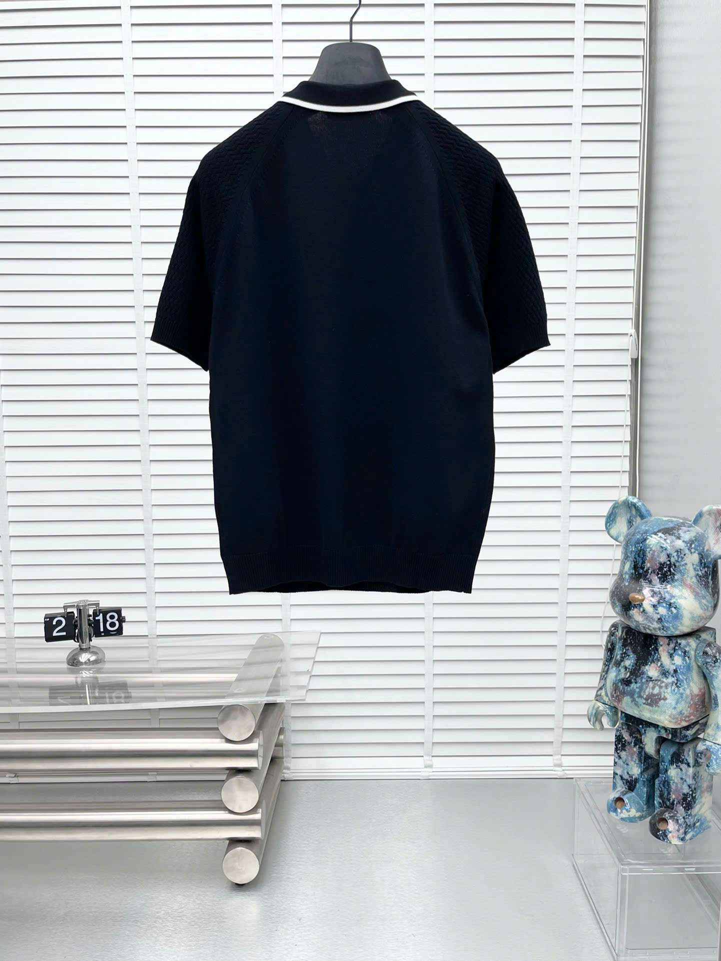 몽클레르 가슴 로고 남성 반팔티 (2컬러)