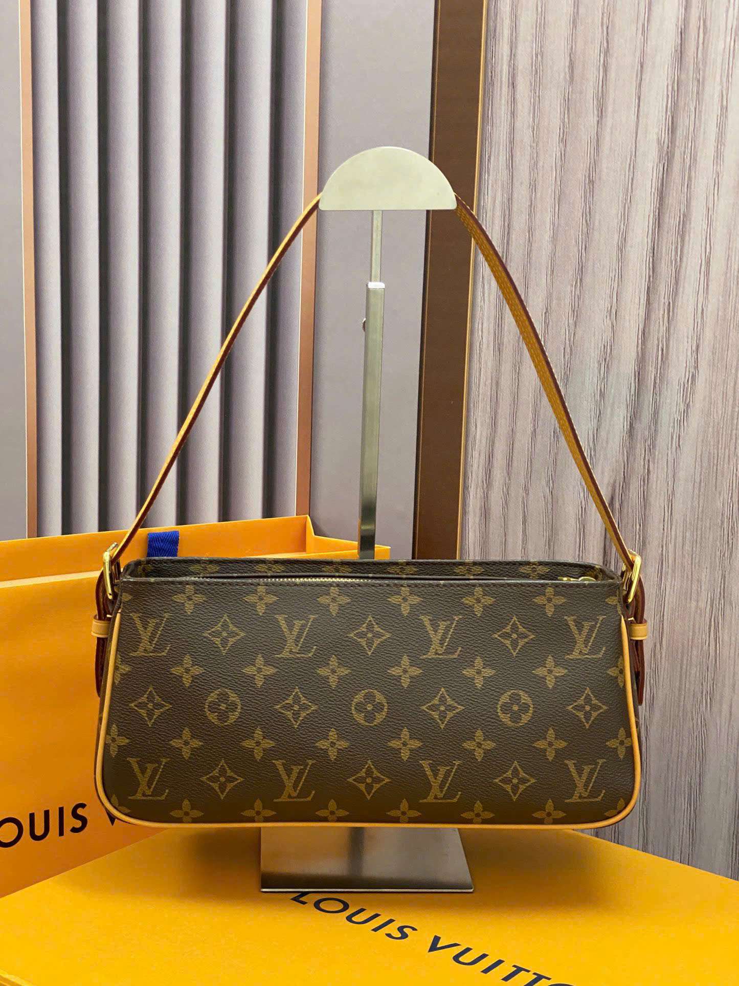 루이비통 Monogram Viva-Cité 여성 숄더백