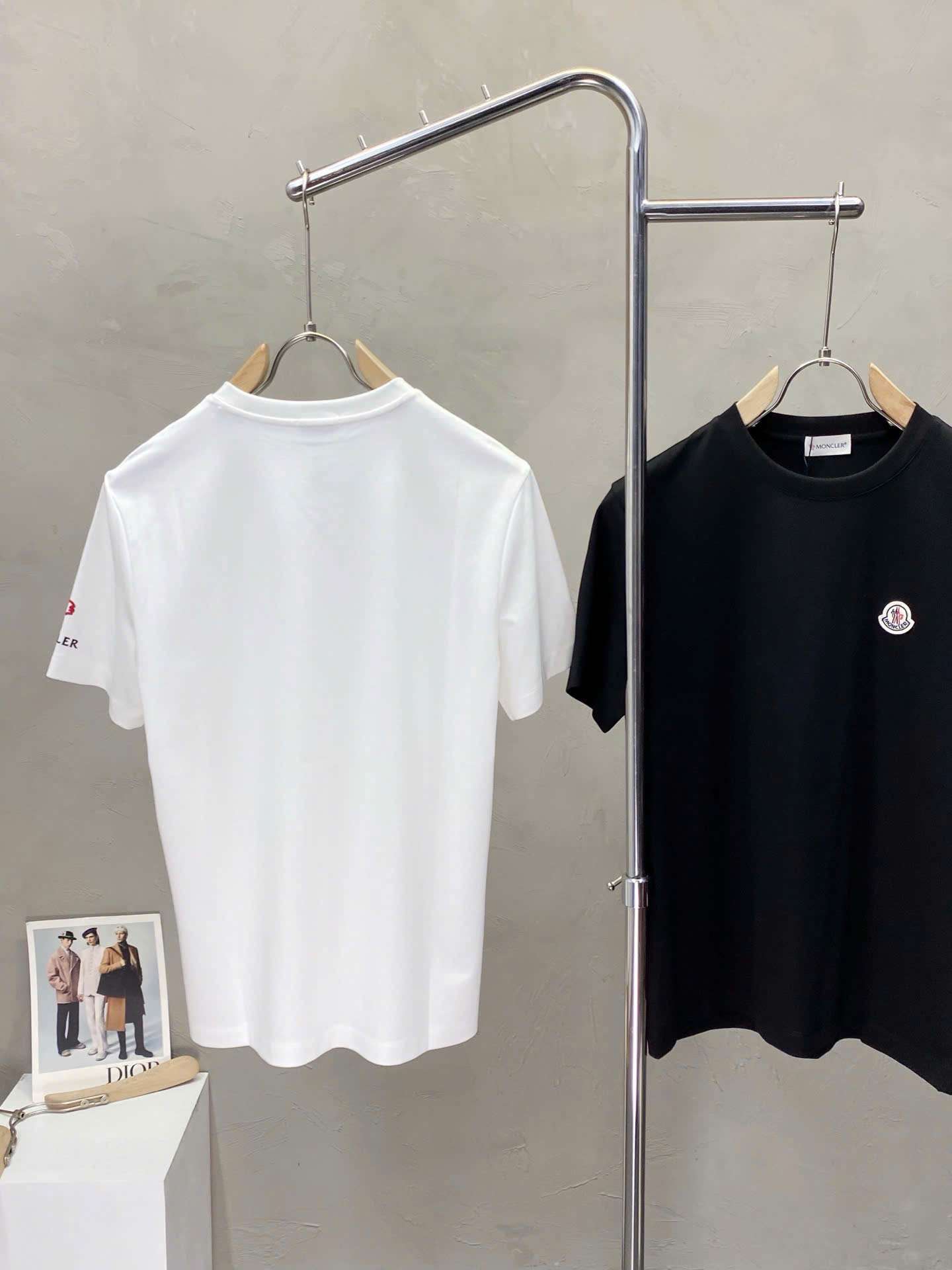 몽클레르 자수 로고 남성 반팔티