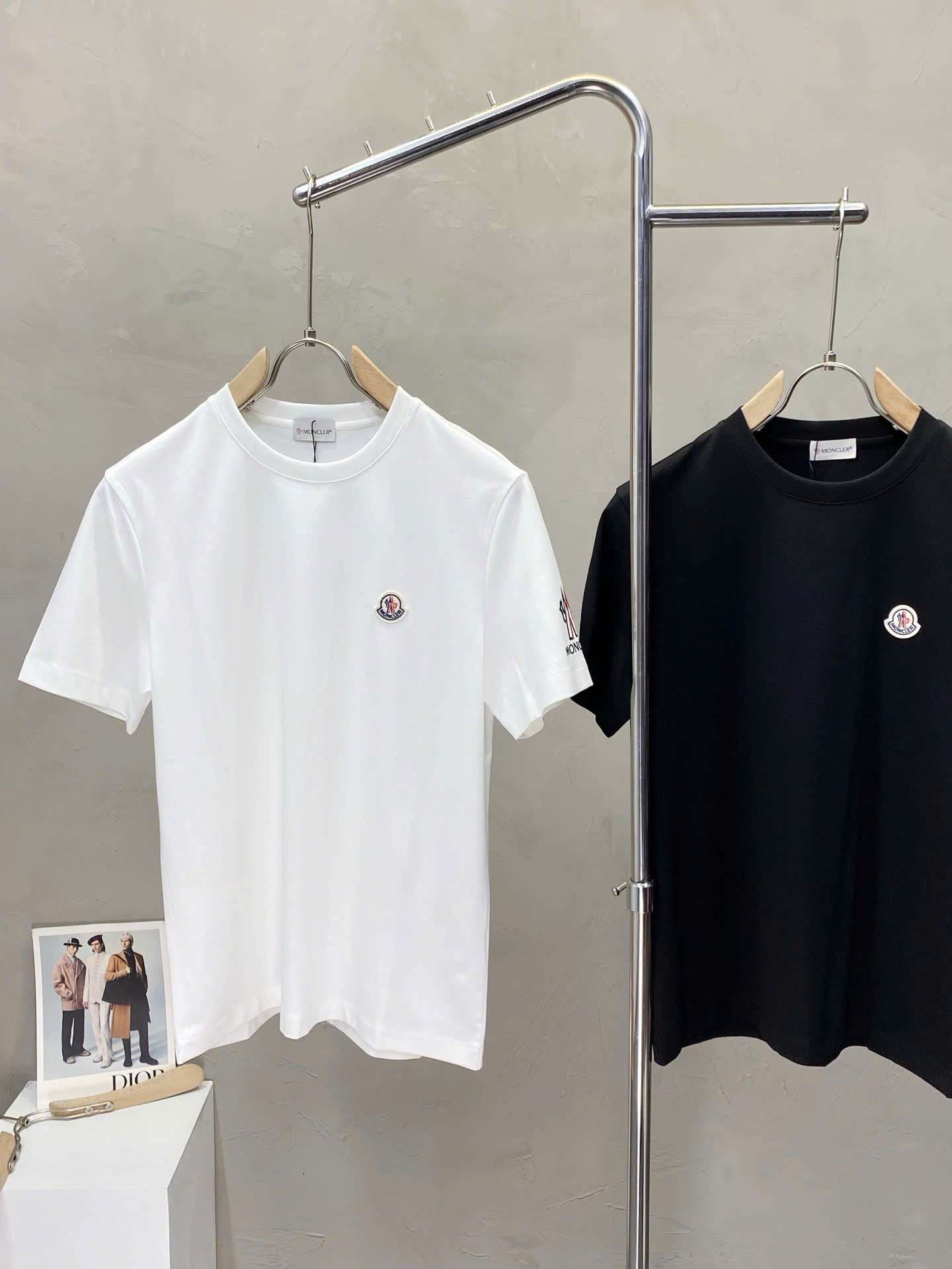 몽클레르 자수 로고 남성 반팔티