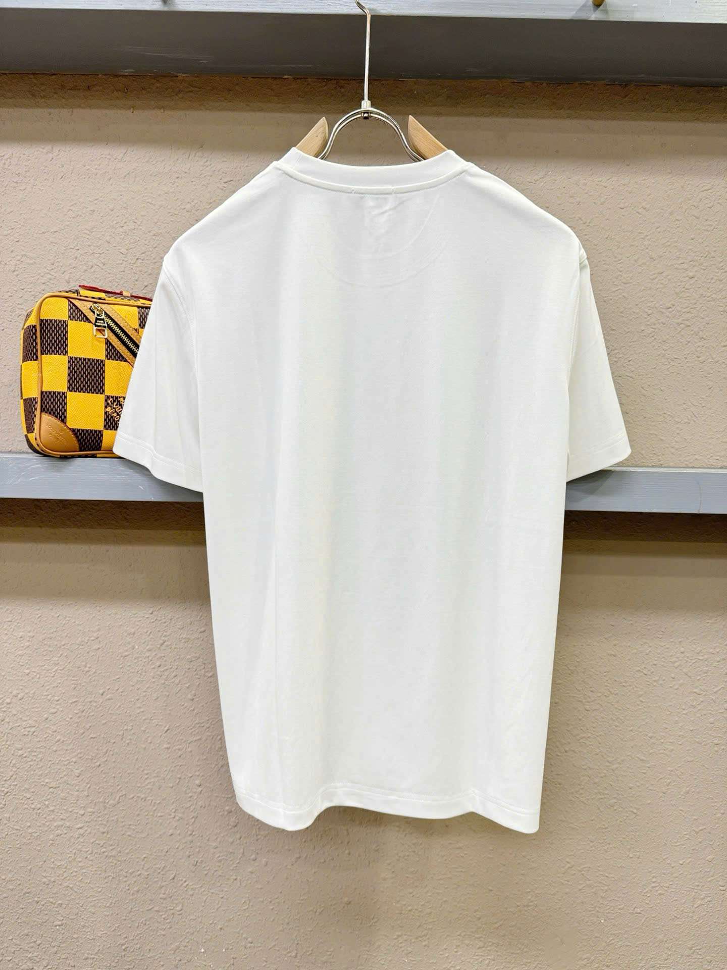 몽클레르 가슴 로고 남성 반팔티 (2컬러)