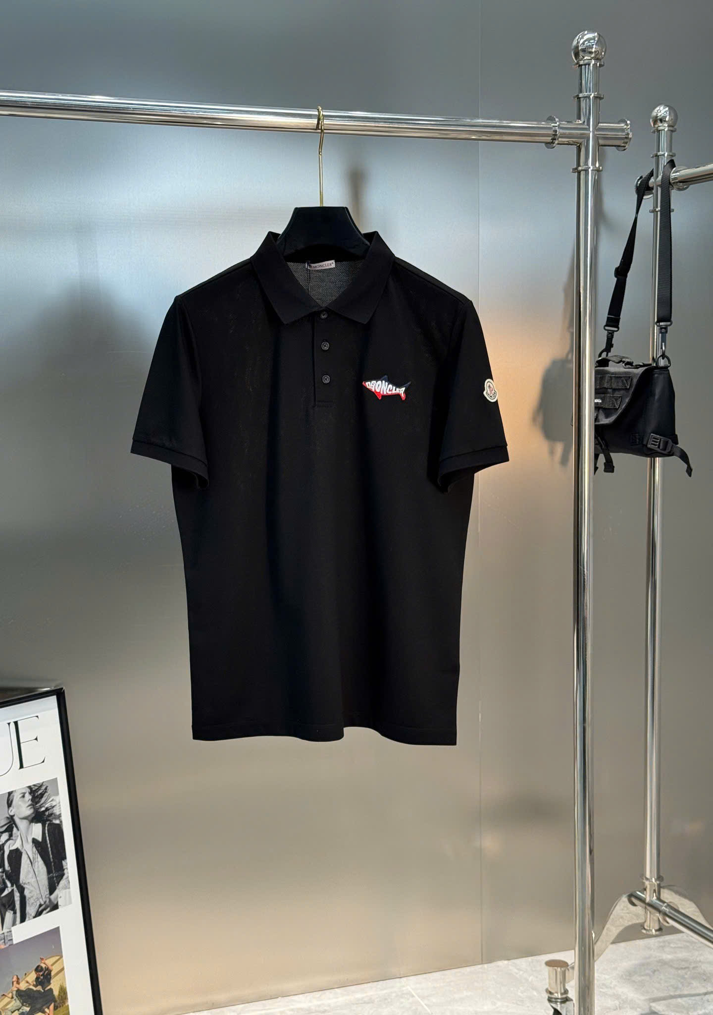 몽클레르 자수 로고 남성 반팔티