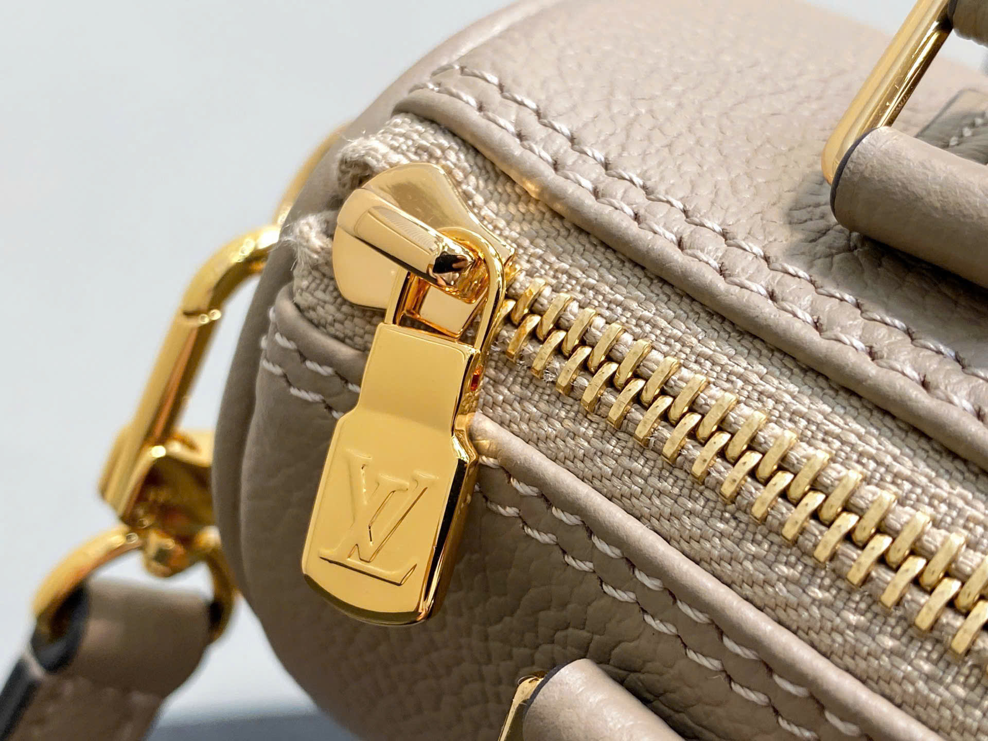 루이비통 Nano Speedy Monogram Empreinte Gray 여성 가방