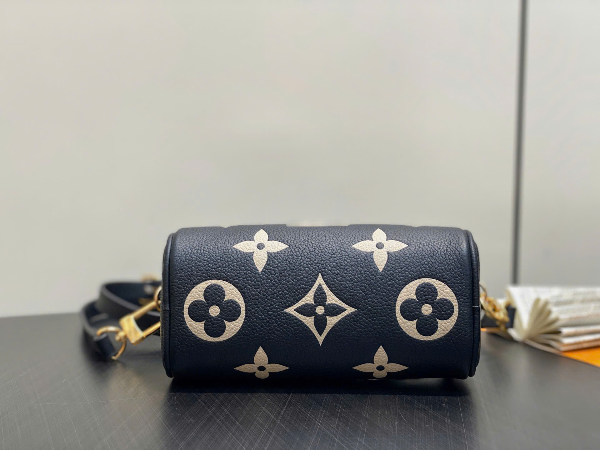 루이비통 Nano Speedy Monogram Empreinte Black 여성 가방