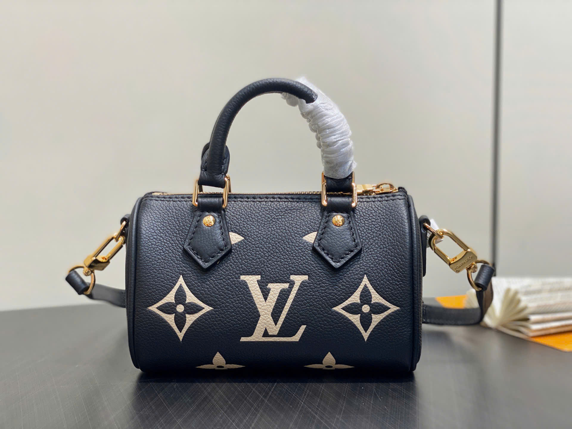 루이비통 Nano Speedy Monogram Empreinte Black 여성 가방