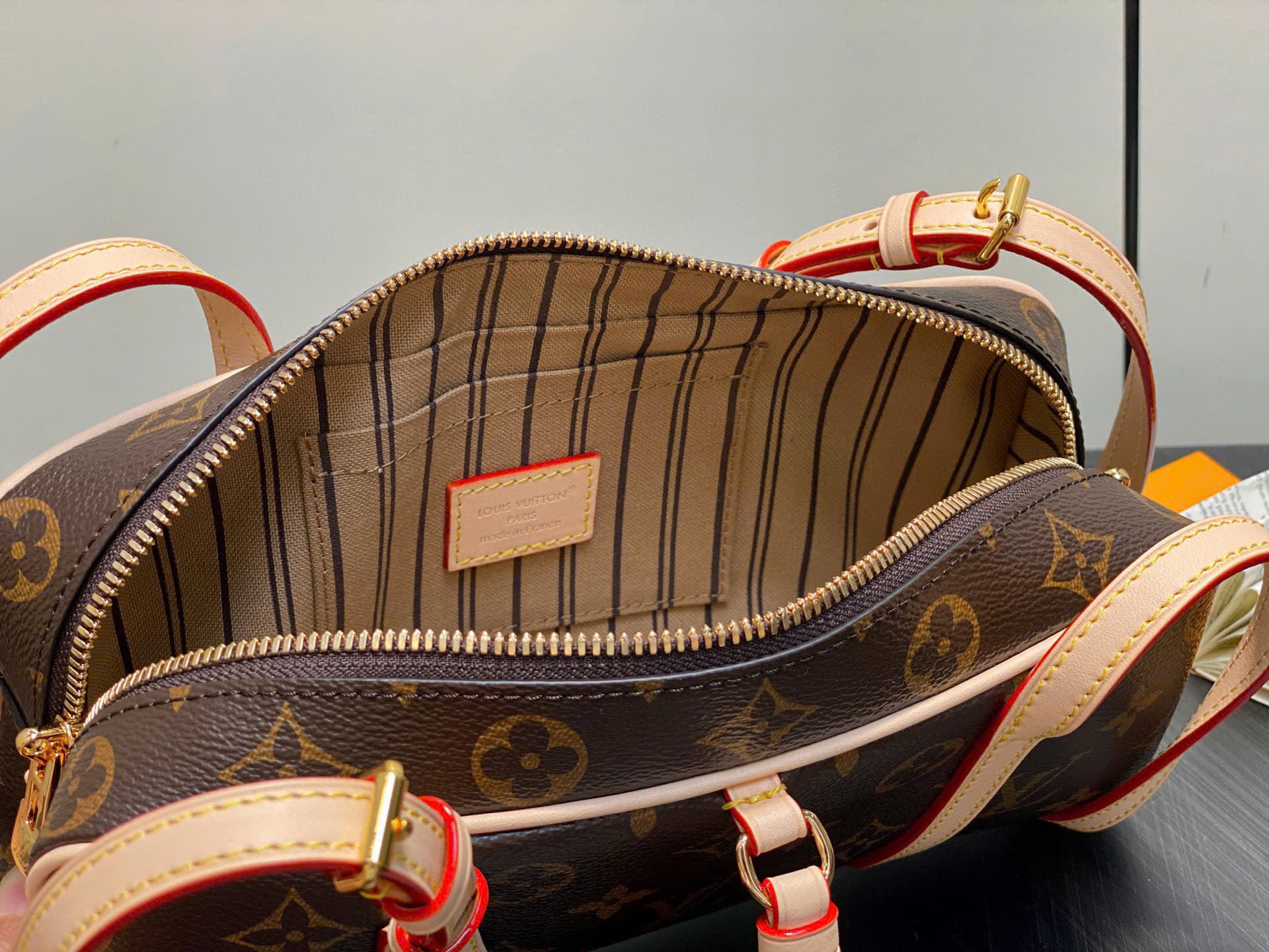 루이비통 Hang On Monogram 여성 가방