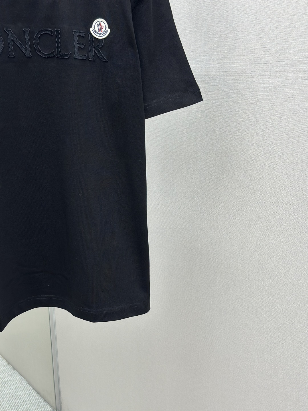 몽클레르 자수 로고 남성 반팔티 (2컬러)