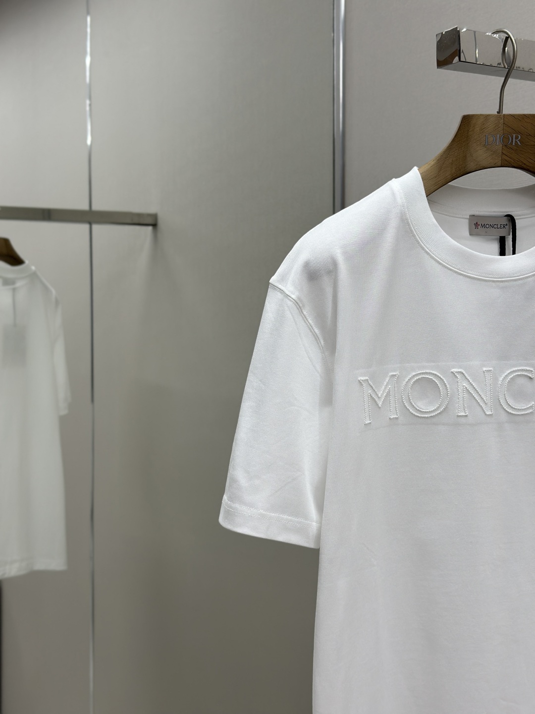 몽클레르 자수 로고 남성 반팔티 (2컬러)