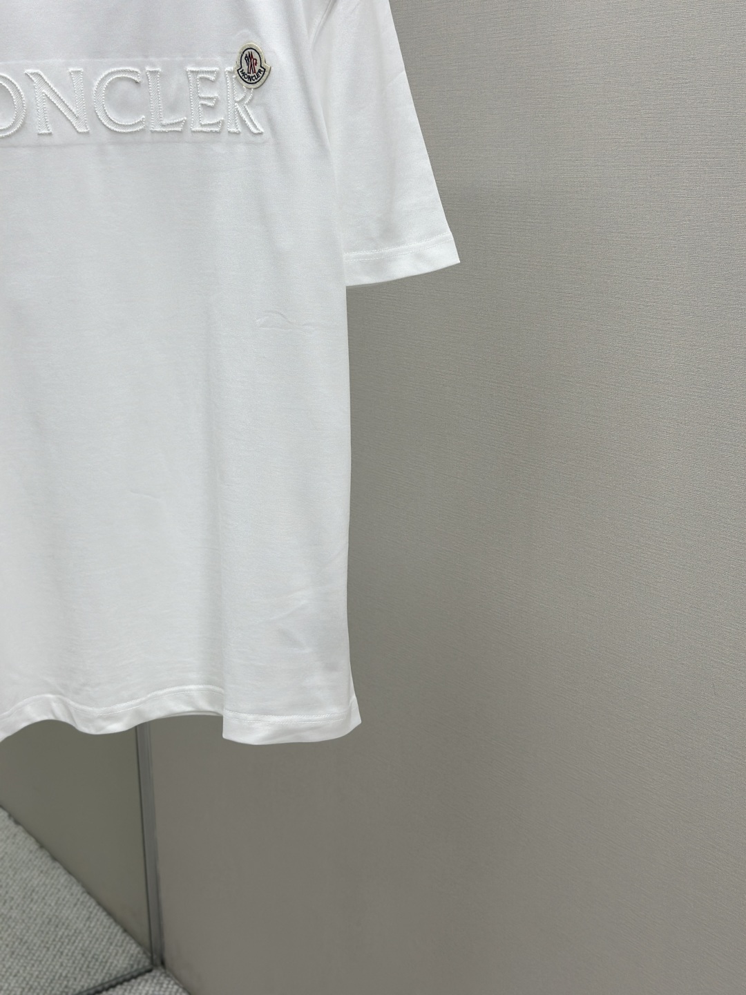 몽클레르 자수 로고 남성 반팔티 (2컬러)
