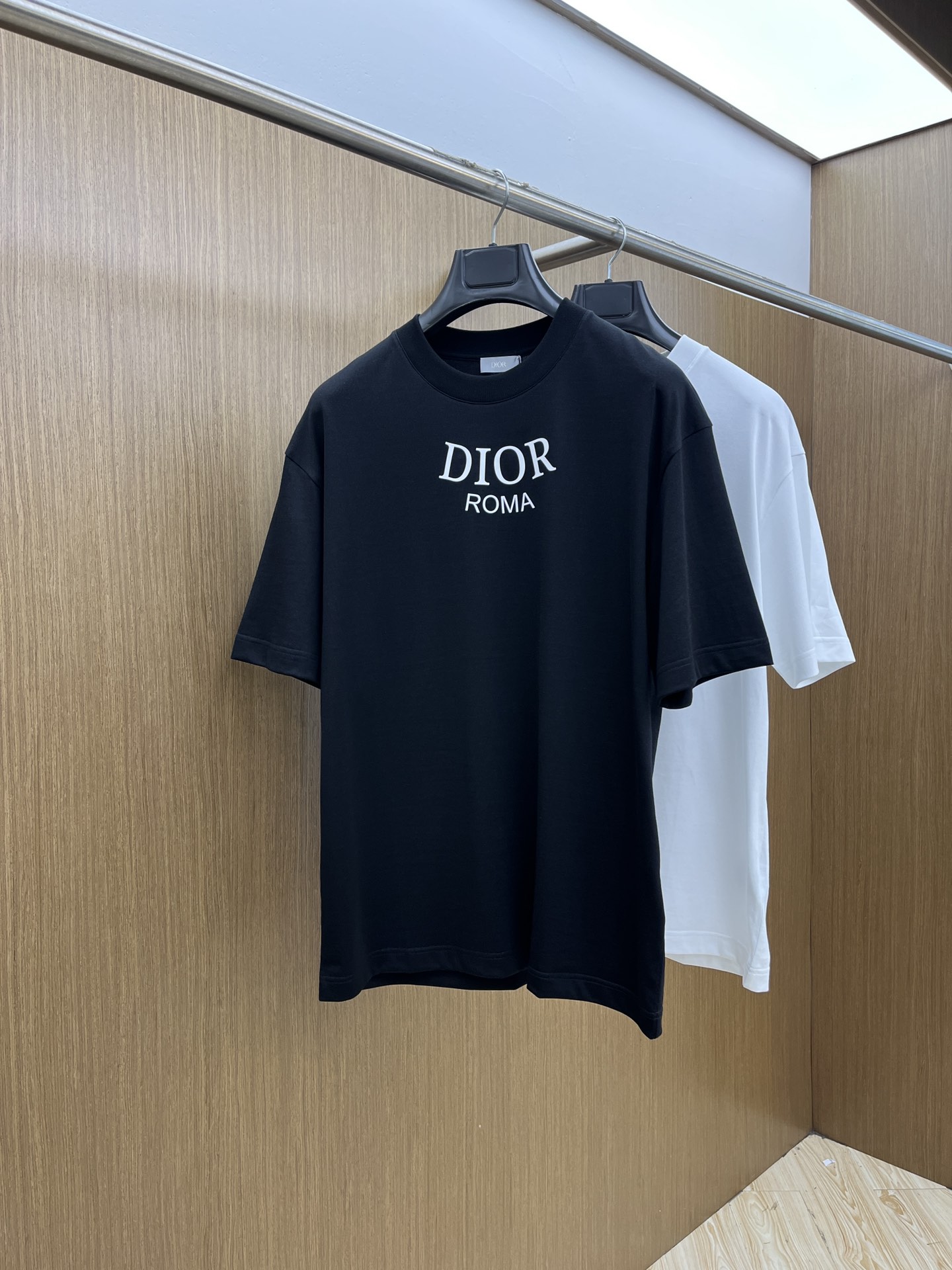 디올 DIOR로고 남성 반팔티 (2컬러)