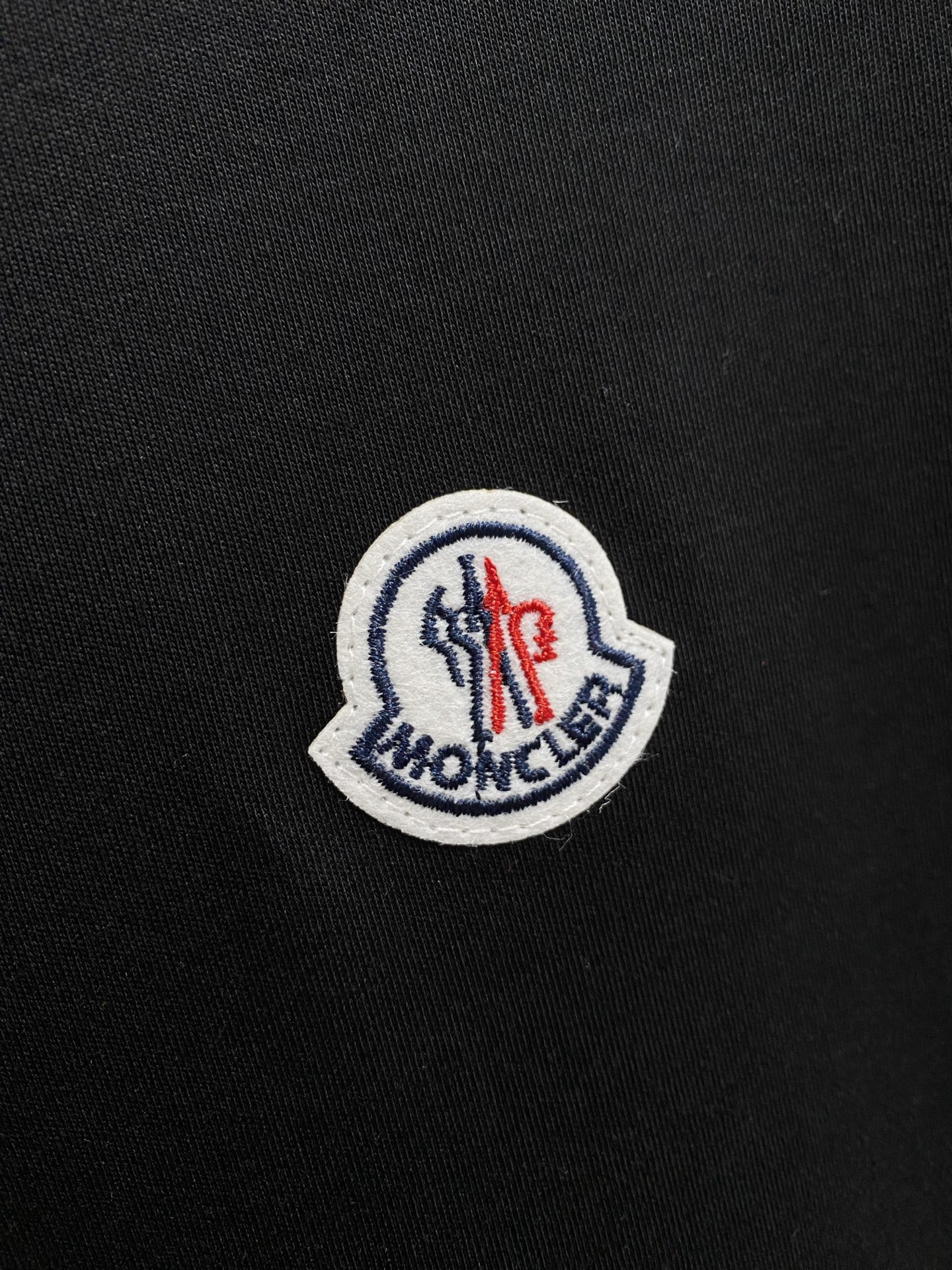 몽클레르 가슴 로고 남성 킨팔티 (2컬러)