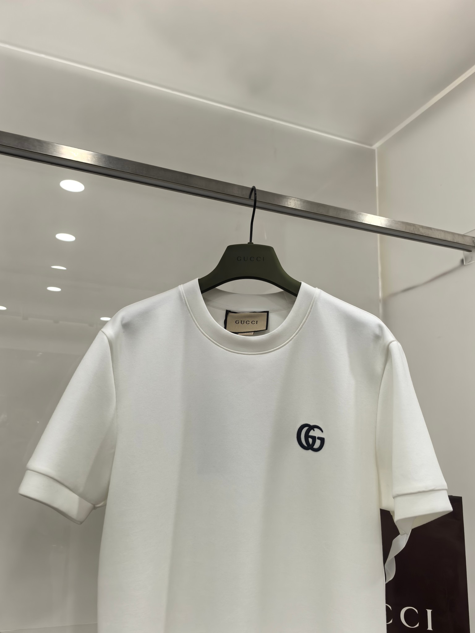 디올 가슴 자수 로고 남성 반팔티 (2컬러)