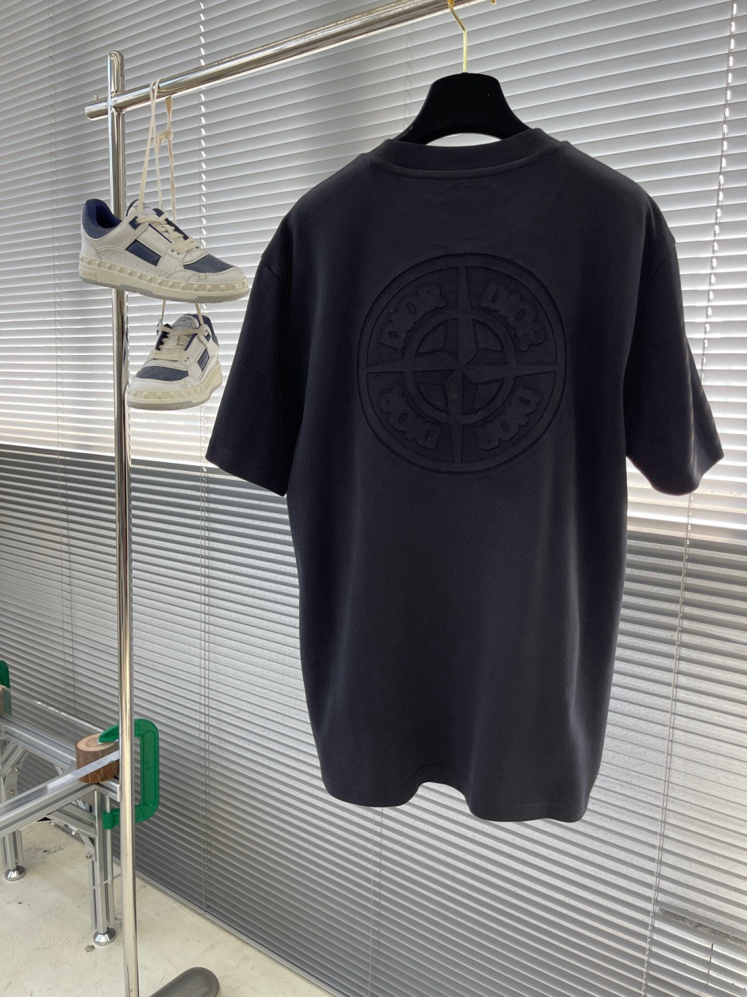 디올 자수 로고 남성 반팔티