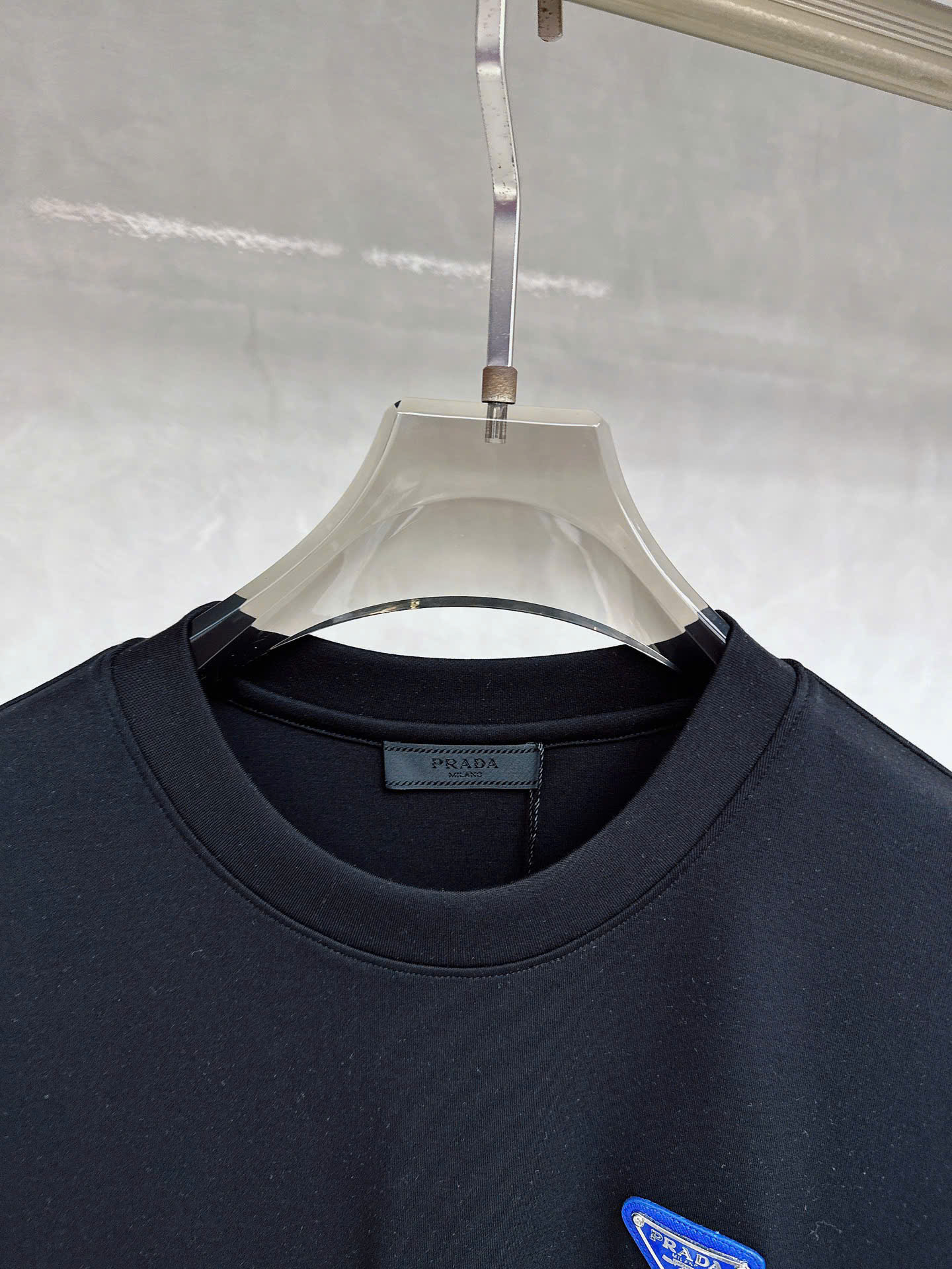 프라다 엠블럼 로고 남성 반팔티 (2컬러)