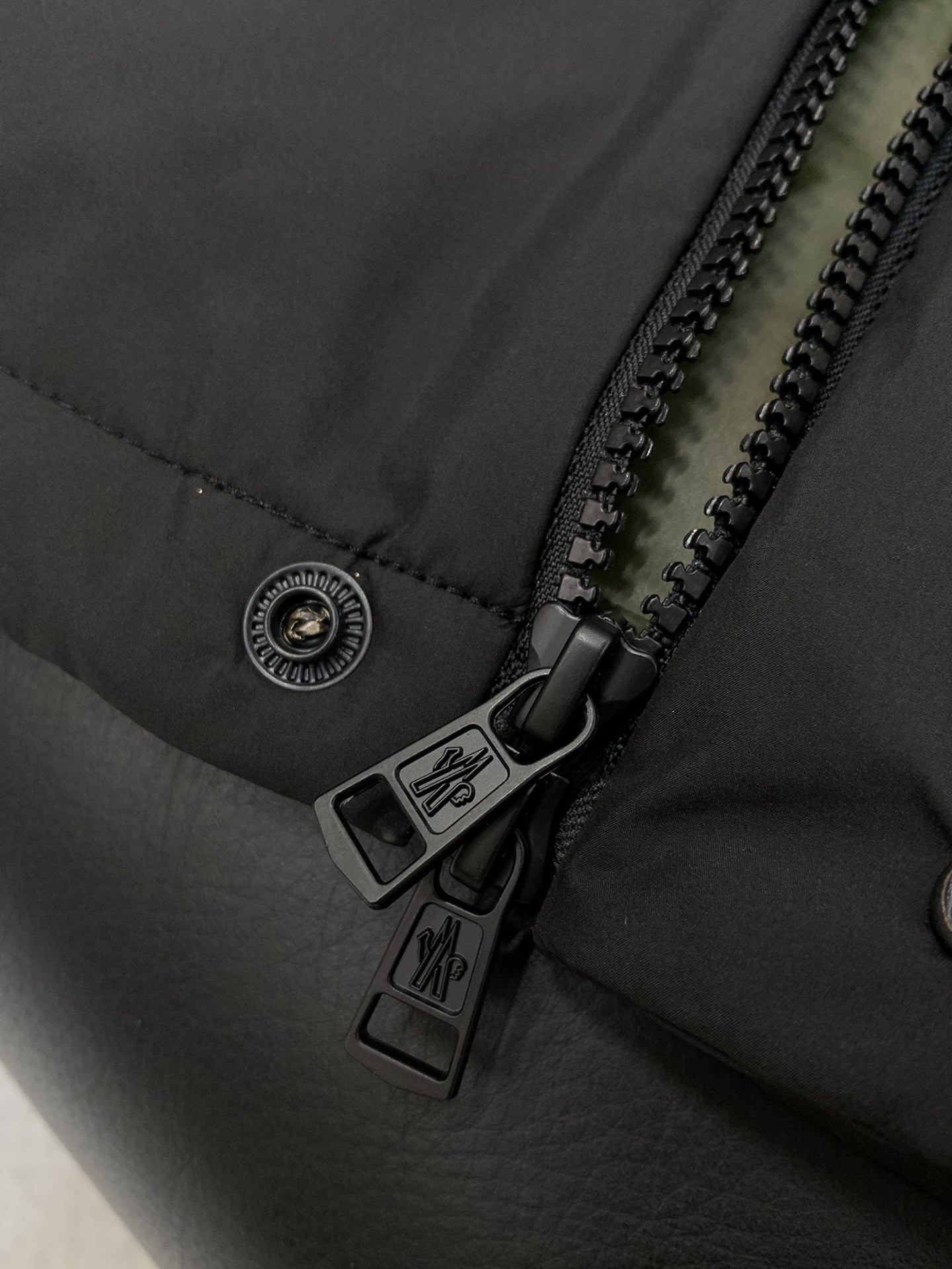 몽클레르 자수 로고 남성 자켓 (2컬러)